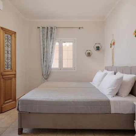 Homely 2bd In Dassia * Kato Korakiana