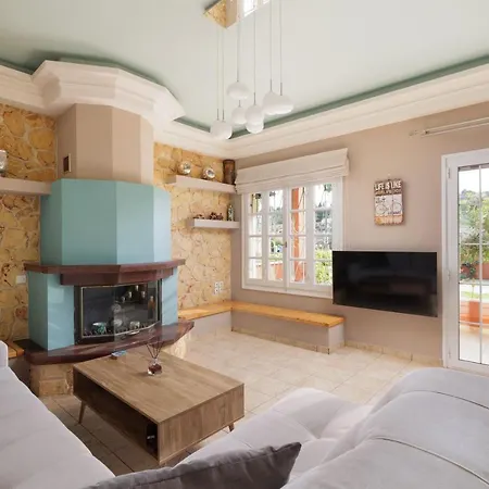 Homely 2bd In Dassia Apartamento *
